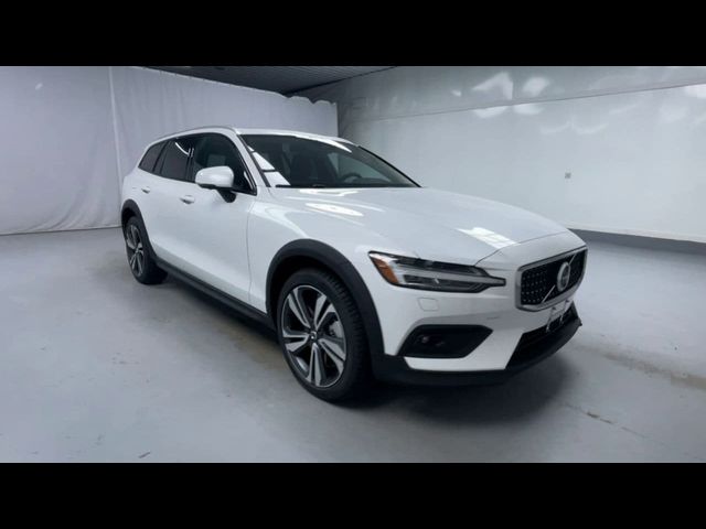 2025 Volvo V60 Cross Country Plus