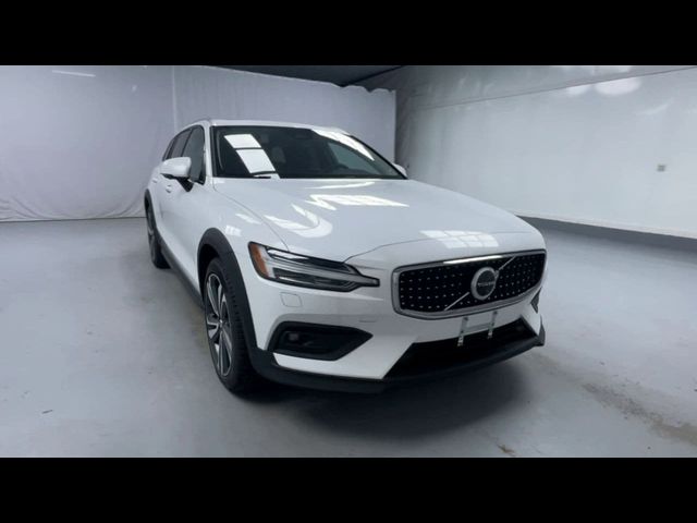 2025 Volvo V60 Cross Country Plus