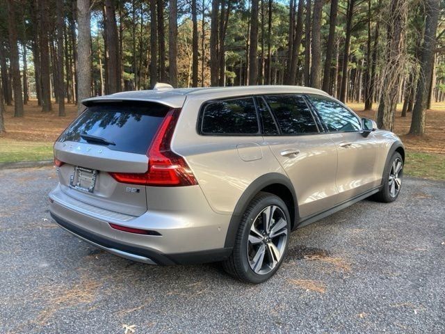 2025 Volvo V60 Cross Country Plus