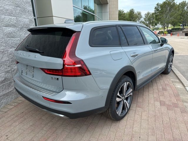 2025 Volvo V60 Cross Country Plus