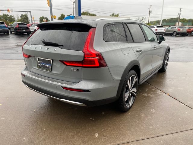 2025 Volvo V60 Cross Country Plus