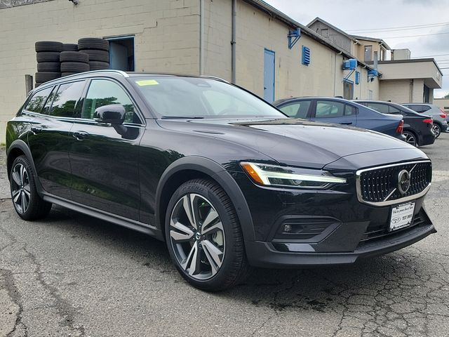 2025 Volvo V60 Cross Country Plus