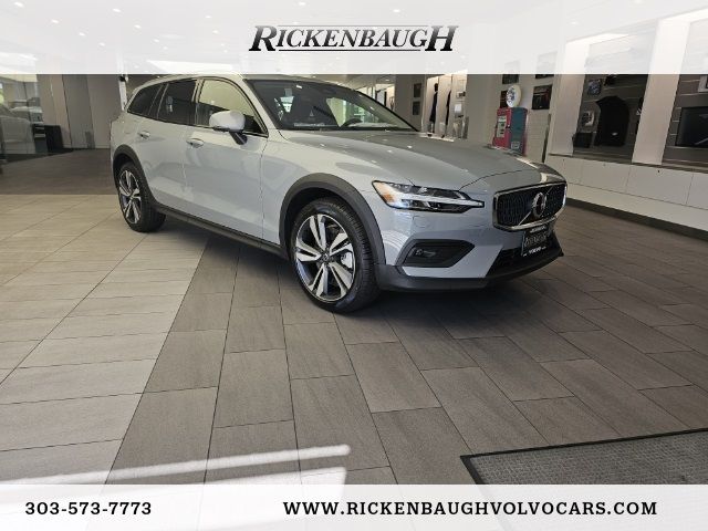 2025 Volvo V60 Cross Country Plus