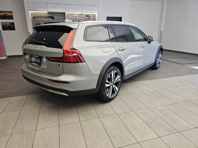 2025 Volvo V60 Cross Country Plus