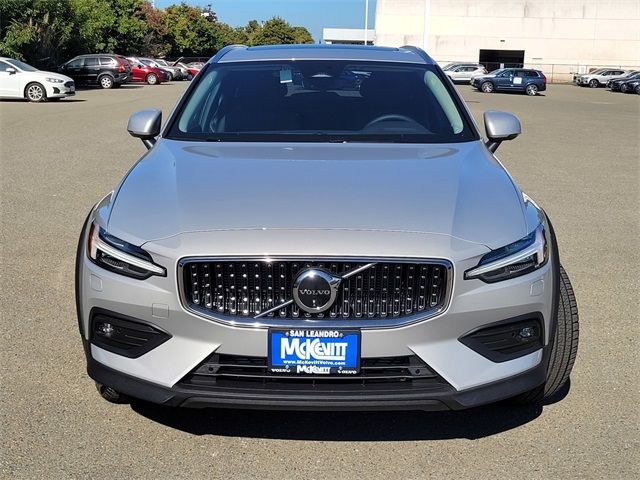 2025 Volvo V60 Cross Country Plus