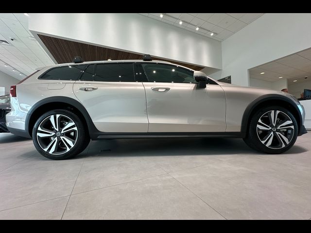 2025 Volvo V60 Cross Country Plus