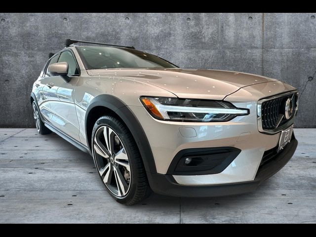 2025 Volvo V60 Cross Country Plus