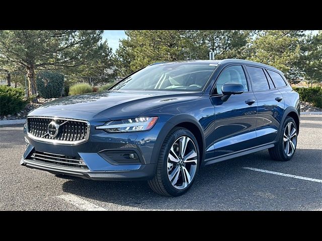 2025 Volvo V60 Cross Country Plus