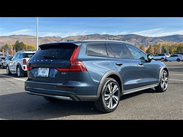 2025 Volvo V60 Cross Country Plus