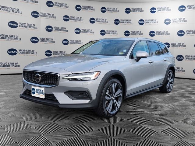 2025 Volvo V60 Cross Country Plus