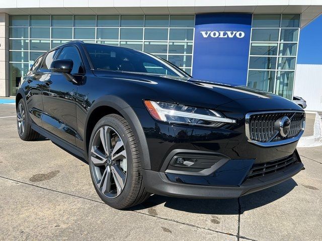 2025 Volvo V60 Cross Country Plus