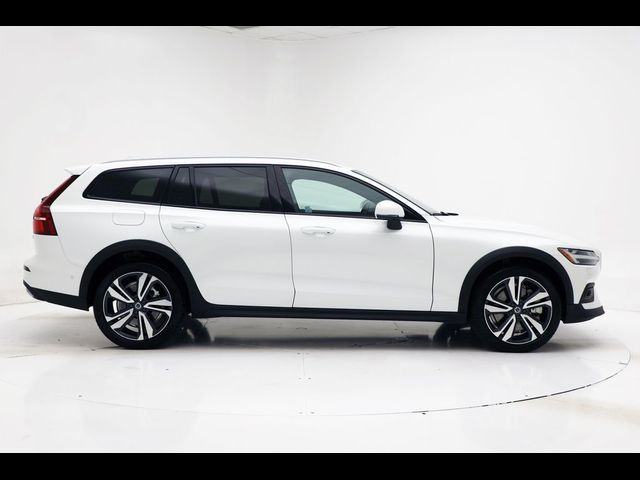 2025 Volvo V60 Cross Country Plus