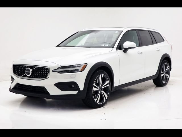 2025 Volvo V60 Cross Country Plus