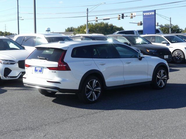 2025 Volvo V60 Cross Country Plus