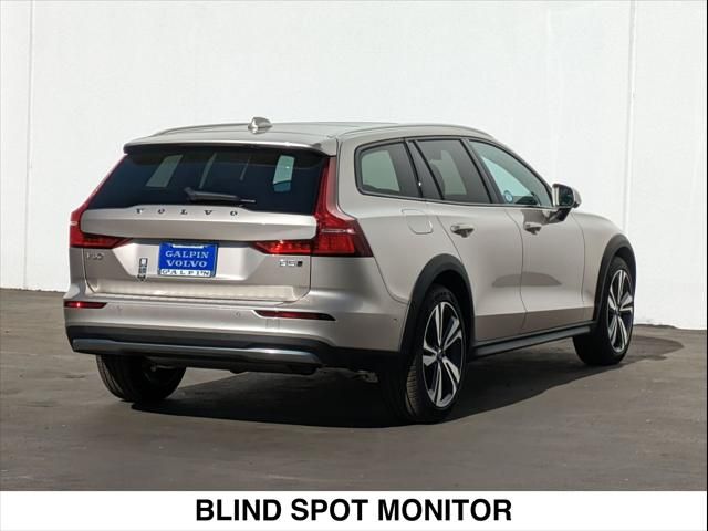 2025 Volvo V60 Cross Country Plus