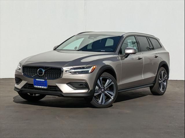 2025 Volvo V60 Cross Country Plus