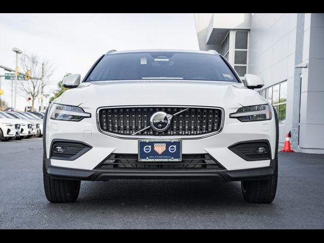 2025 Volvo V60 Cross Country Plus