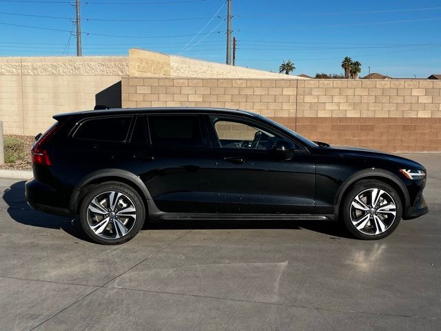 2025 Volvo V60 Cross Country Plus