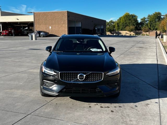 2025 Volvo V60 Cross Country Plus