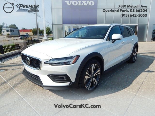 2025 Volvo V60 Cross Country Plus