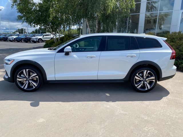 2025 Volvo V60 Cross Country Plus