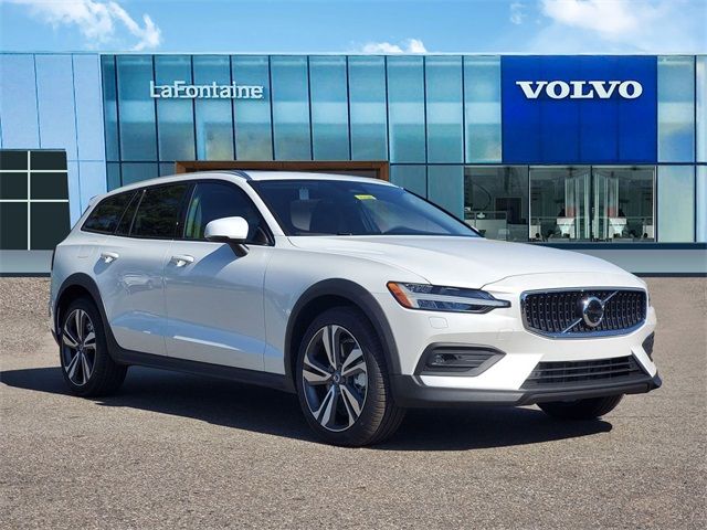 2025 Volvo V60 Cross Country Plus