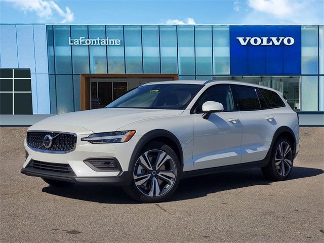 2025 Volvo V60 Cross Country Plus