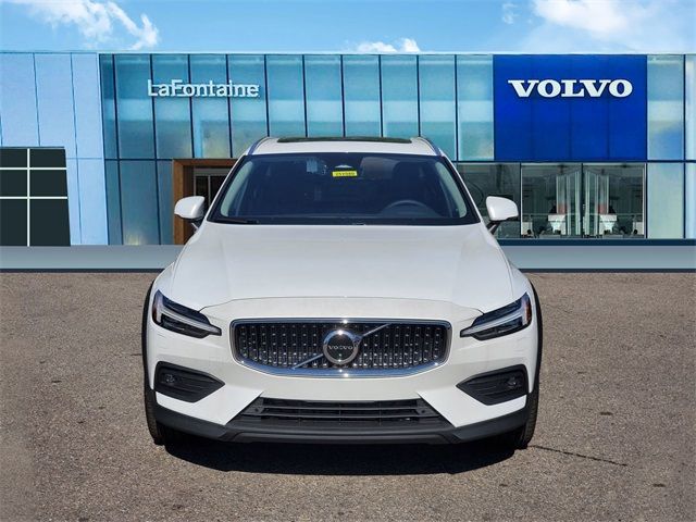 2025 Volvo V60 Cross Country Plus