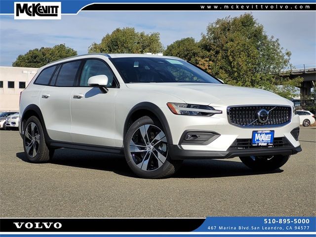 2025 Volvo V60 Cross Country Plus