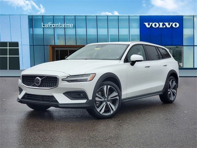 2025 Volvo V60 Cross Country Plus