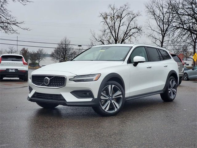 2025 Volvo V60 Cross Country Plus