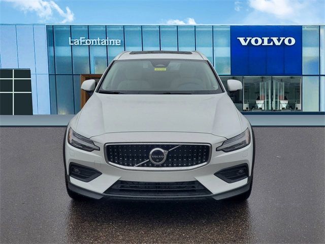 2025 Volvo V60 Cross Country Plus