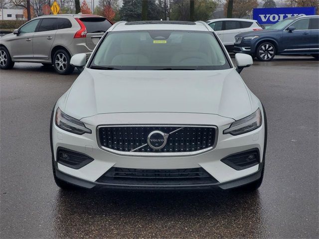 2025 Volvo V60 Cross Country Plus