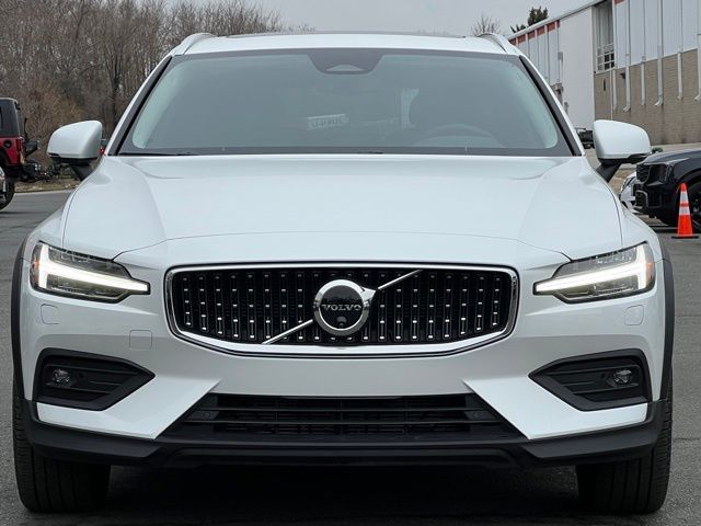 2025 Volvo V60 Cross Country Plus