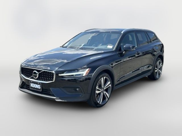 2025 Volvo V60 Cross Country Plus