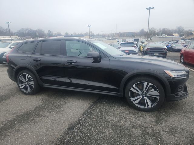 2025 Volvo V60 Cross Country Plus