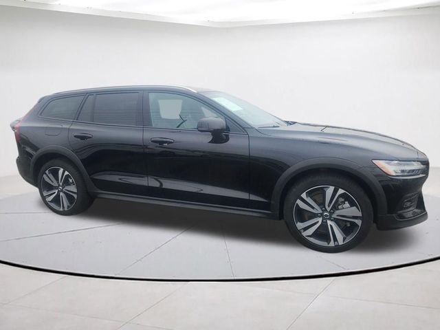2025 Volvo V60 Cross Country Plus