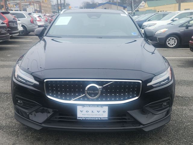 2025 Volvo V60 Cross Country Plus