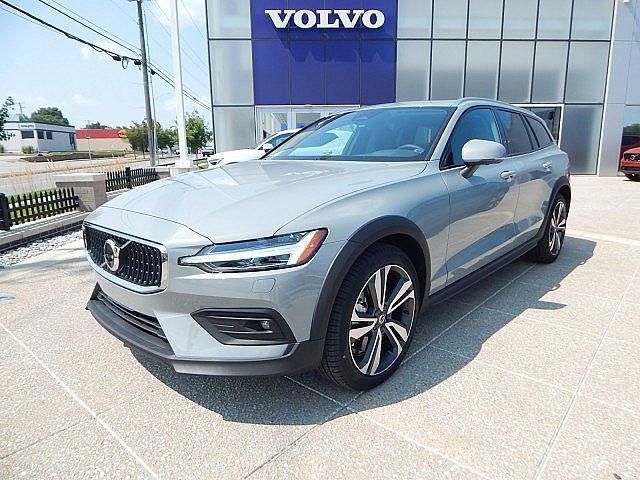 2025 Volvo V60 Cross Country Plus