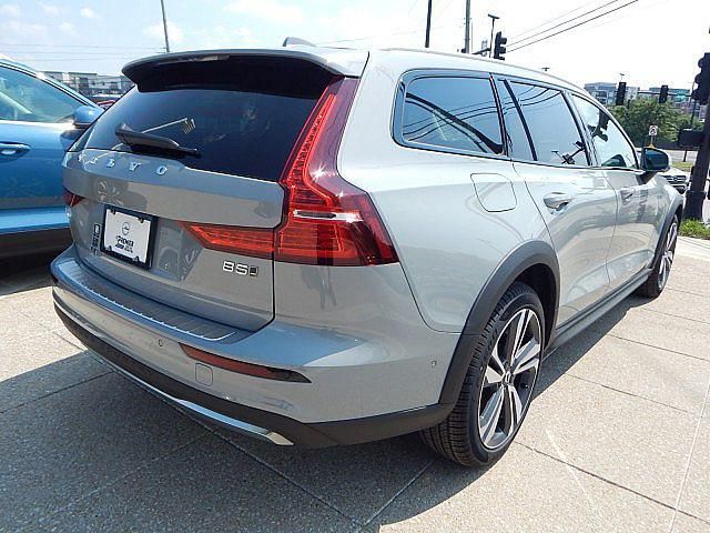 2025 Volvo V60 Cross Country Plus