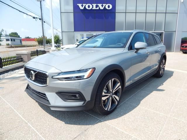 2025 Volvo V60 Cross Country Plus