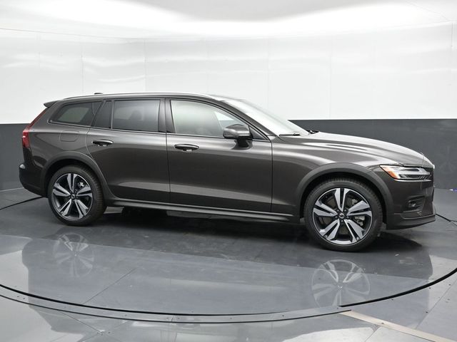 2025 Volvo V60 Cross Country Plus