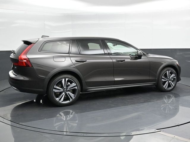 2025 Volvo V60 Cross Country Plus