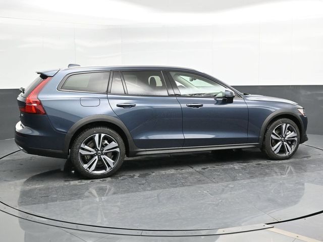 2025 Volvo V60 Cross Country Plus