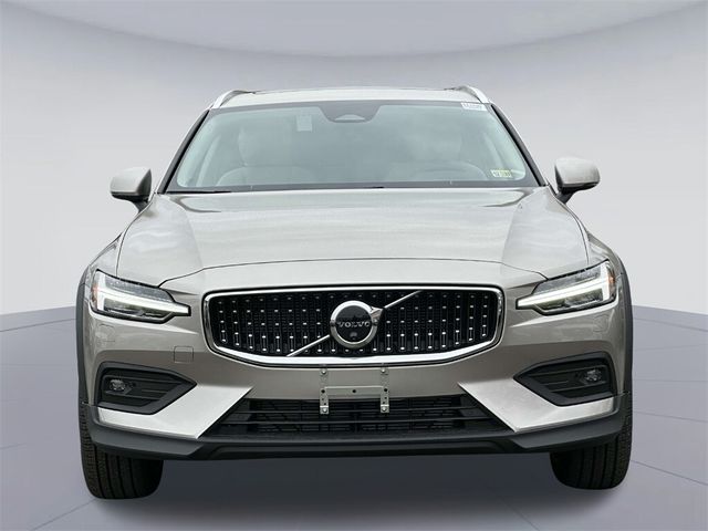 2025 Volvo V60 Cross Country Plus