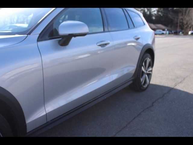 2025 Volvo V60 Cross Country Plus