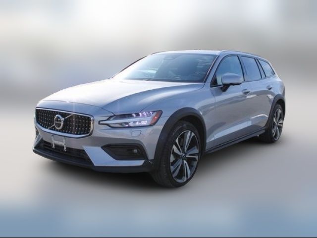 2025 Volvo V60 Cross Country Plus