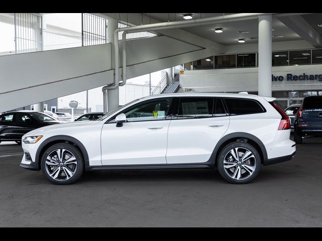 2025 Volvo V60 Cross Country Plus