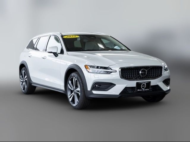 2025 Volvo V60 Cross Country Plus