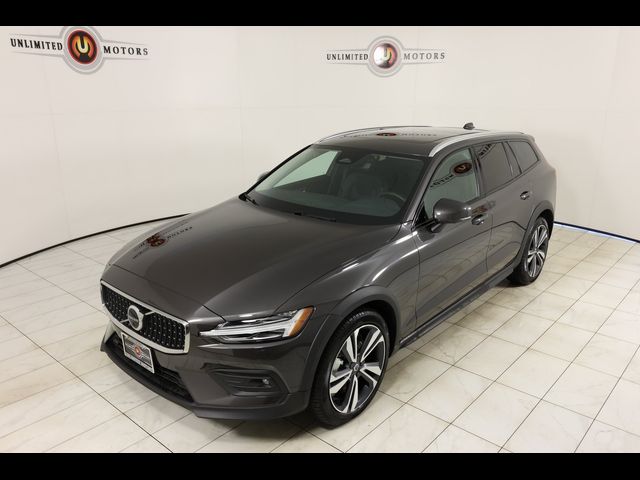 2025 Volvo V60 Cross Country Plus
